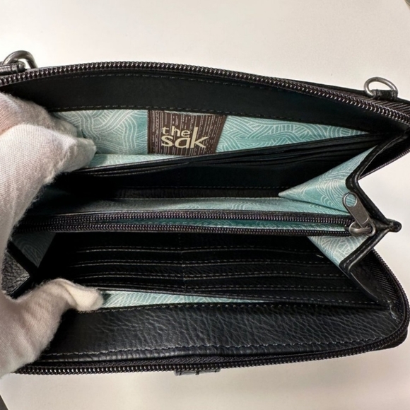 The Sak Black Leather Cell Phone Zip Around Wallet Crossbody Wristlet Clutch - Picture 2 of 12